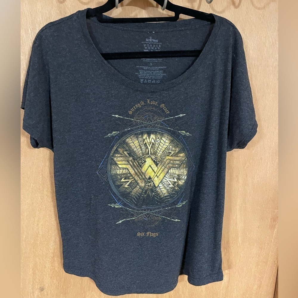 WONDER WOMAN -graphic T